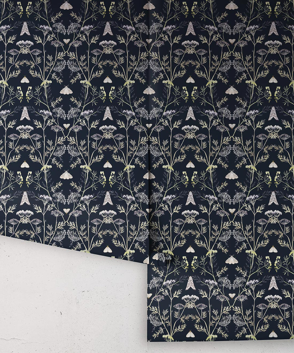 Queen Anne’s Lace Wallpaper, Navy