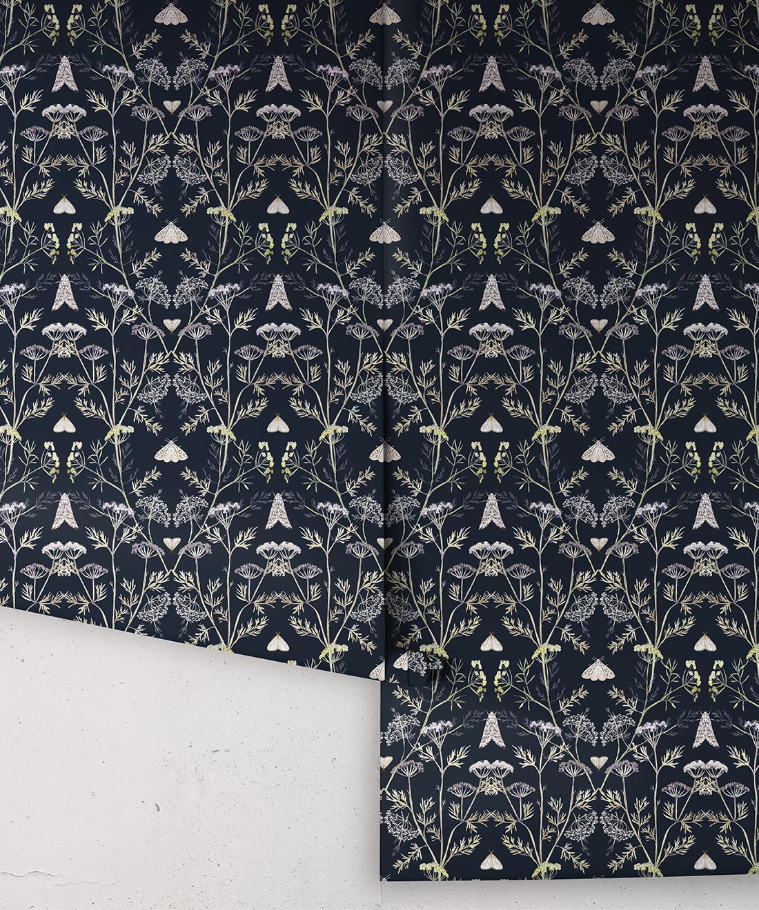 Queen Anne’s Lace Wallpaper, Navy