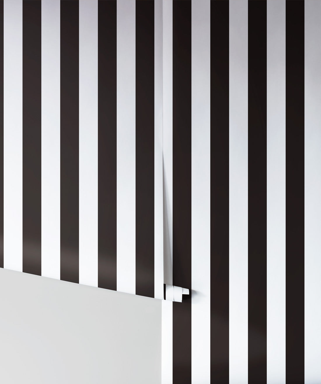Black & White Stripe Wallpaper
