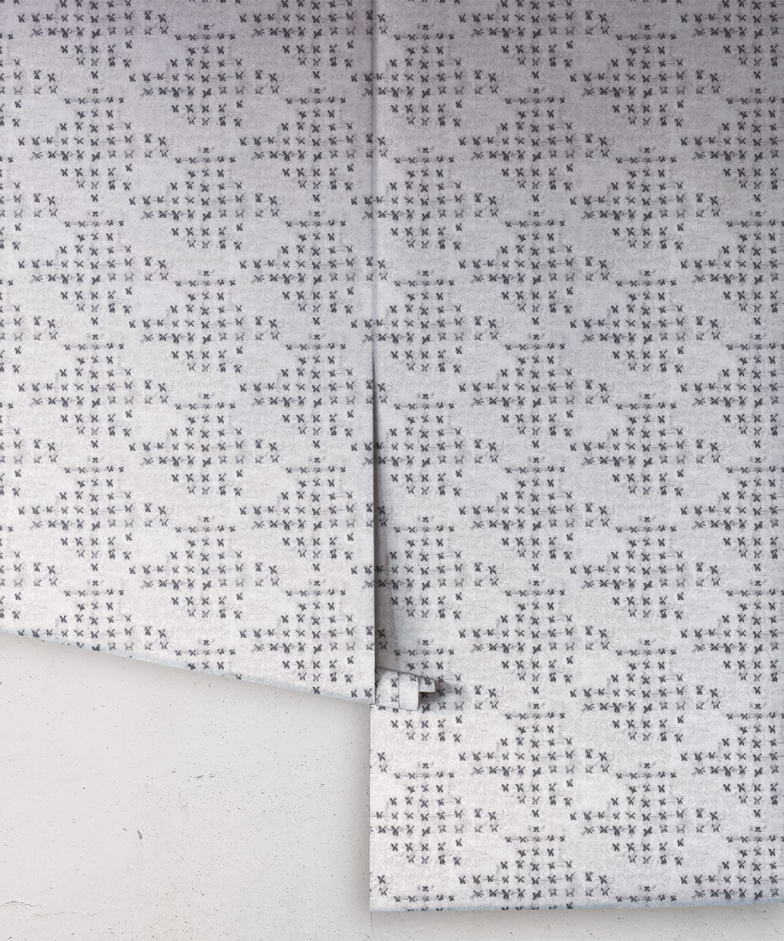 Barre Reverse Wallpaper, Silver