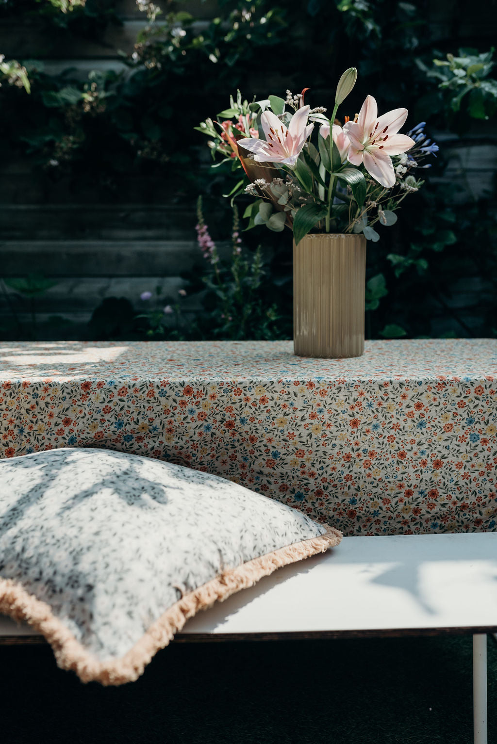 Linen Table Cloth - Summer Gray - Freja Confetti
