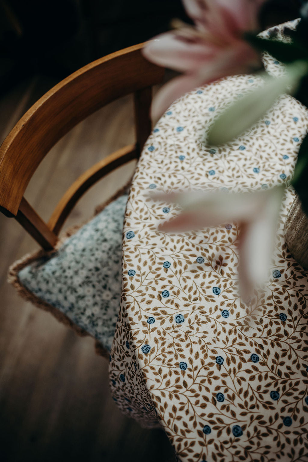 Linen Table Cloth - Summer Gray - Climbing Rose