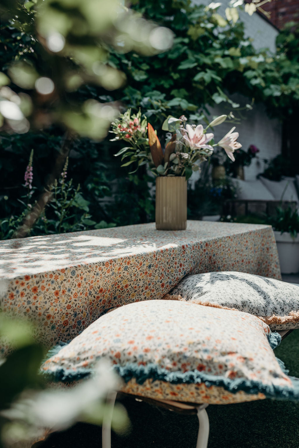 Linen Table Cloth - Summer Gray - Freja Confetti