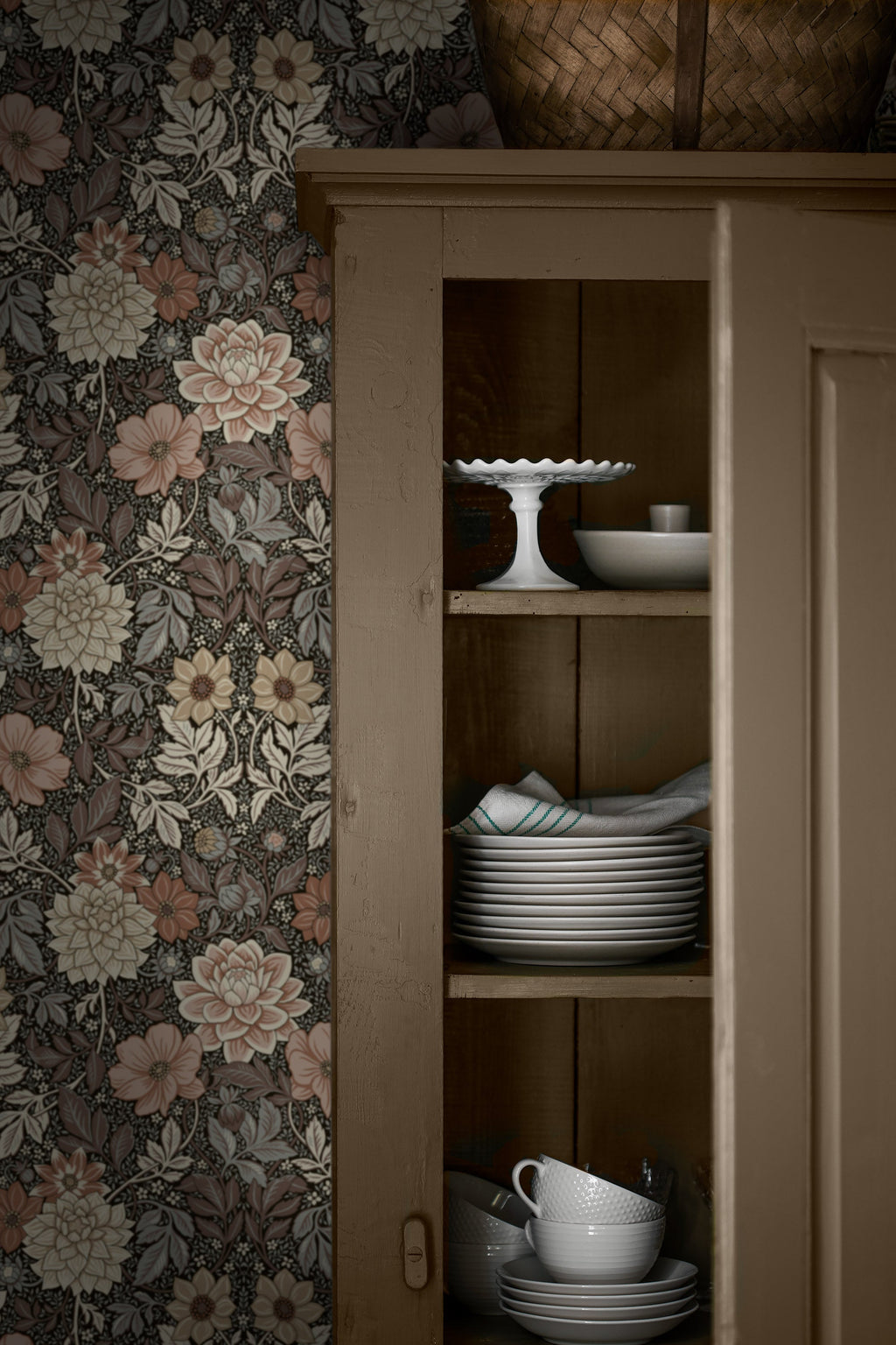 Dahlia Garden 7689 - Dark brown
