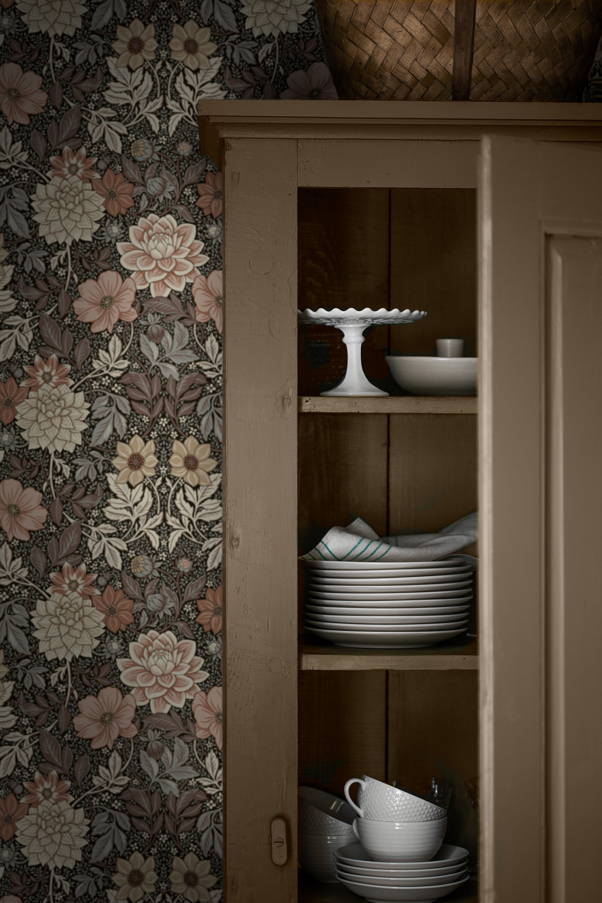 Dahlia Garden 7689 - Dark brown